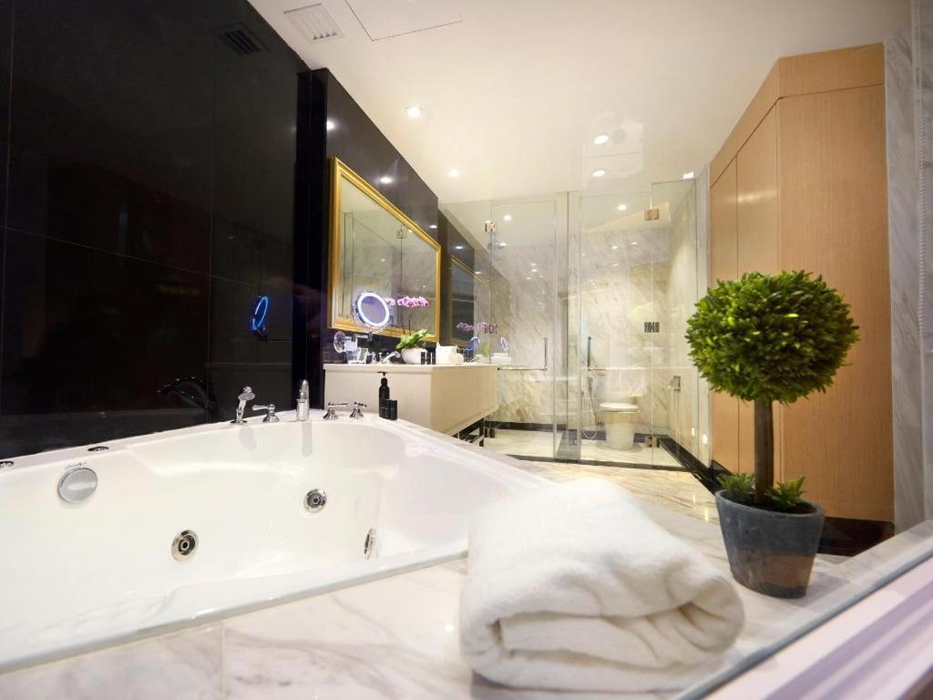 Kingwood Boutique Hotel Miri Dış mekan fotoğraf